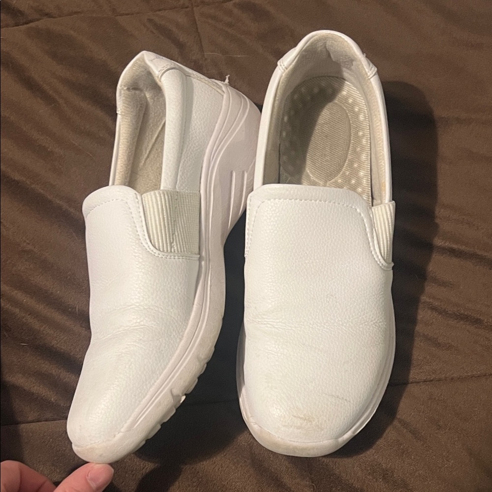 Hawkwell White nursing shoe Women's Mules & Clogs